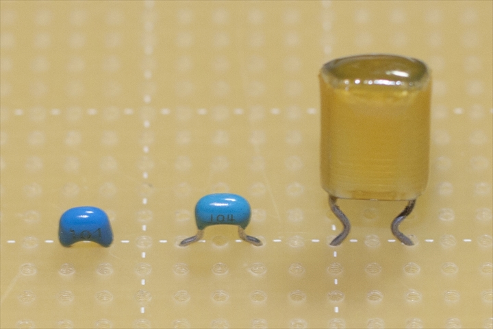 コンデンサ